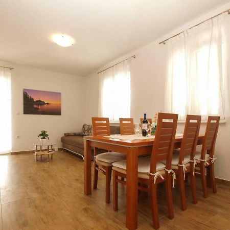 4 Stars Apartments-Pikula Fažana Exteriör bild