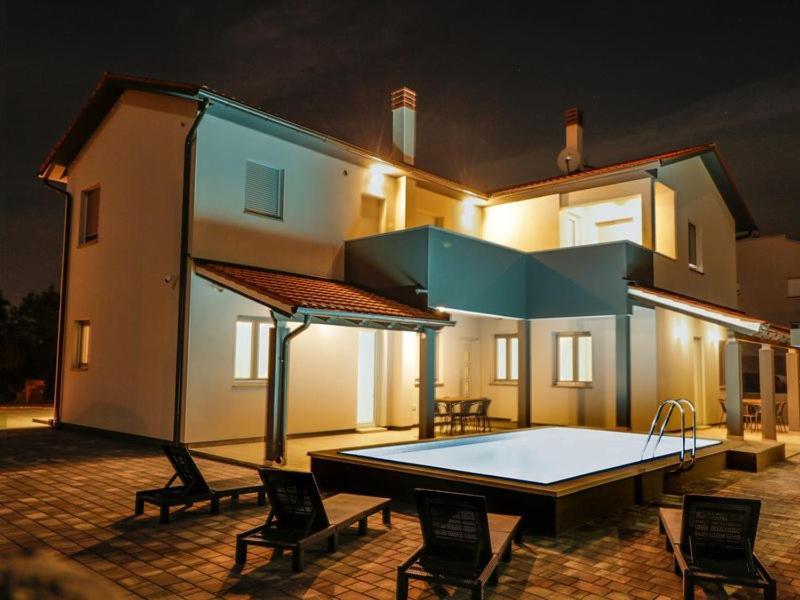 4 Stars Apartments-Pikula Fažana Exteriör bild