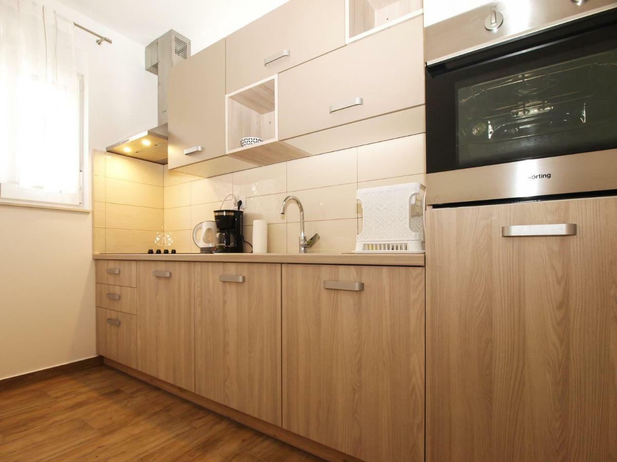 4 Stars Apartments-Pikula Fažana Exteriör bild