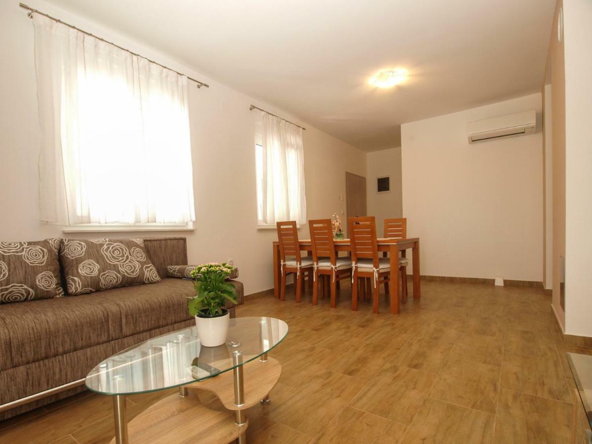 4 Stars Apartments-Pikula Fažana Exteriör bild