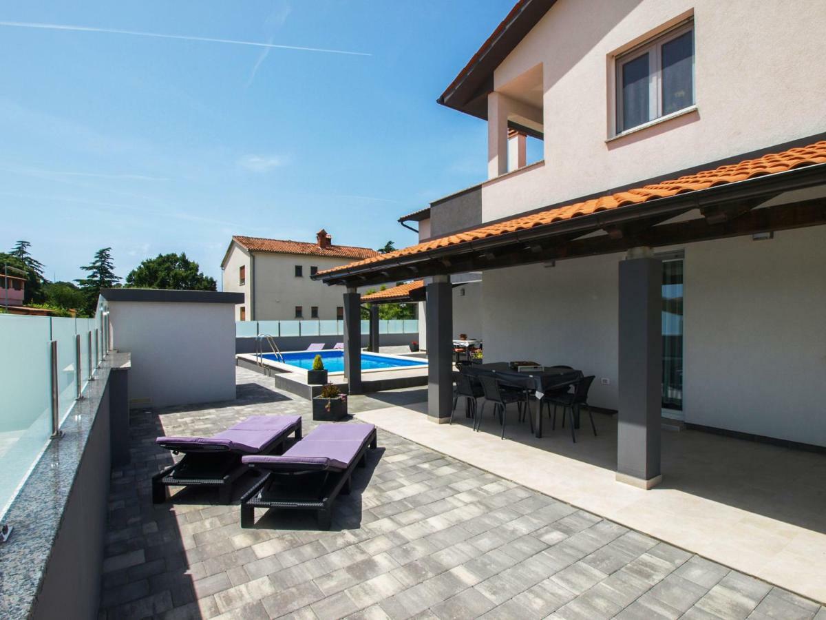 4 Stars Apartments-Pikula Fažana Exteriör bild