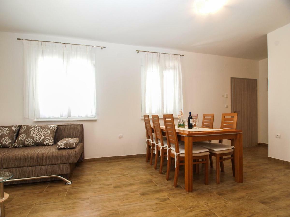 4 Stars Apartments-Pikula Fažana Exteriör bild