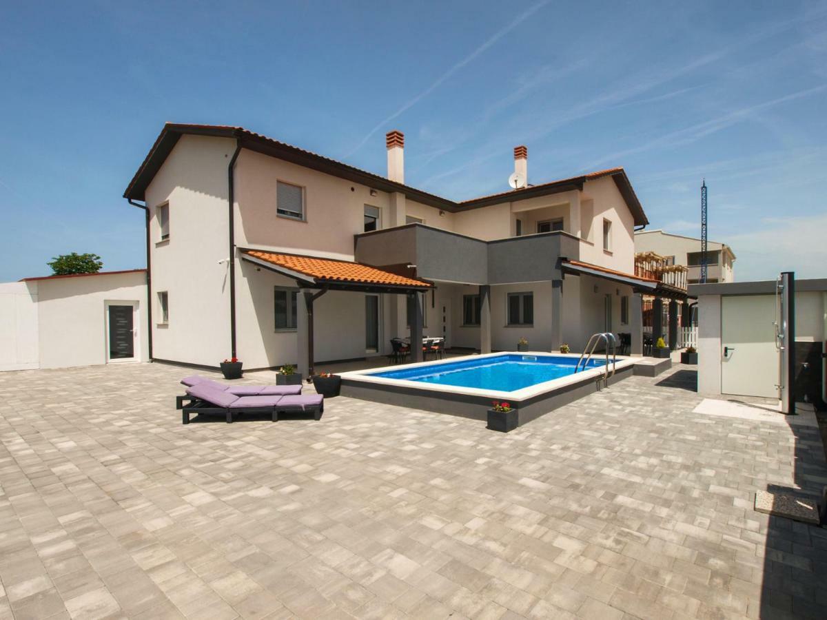 4 Stars Apartments-Pikula Fažana Exteriör bild