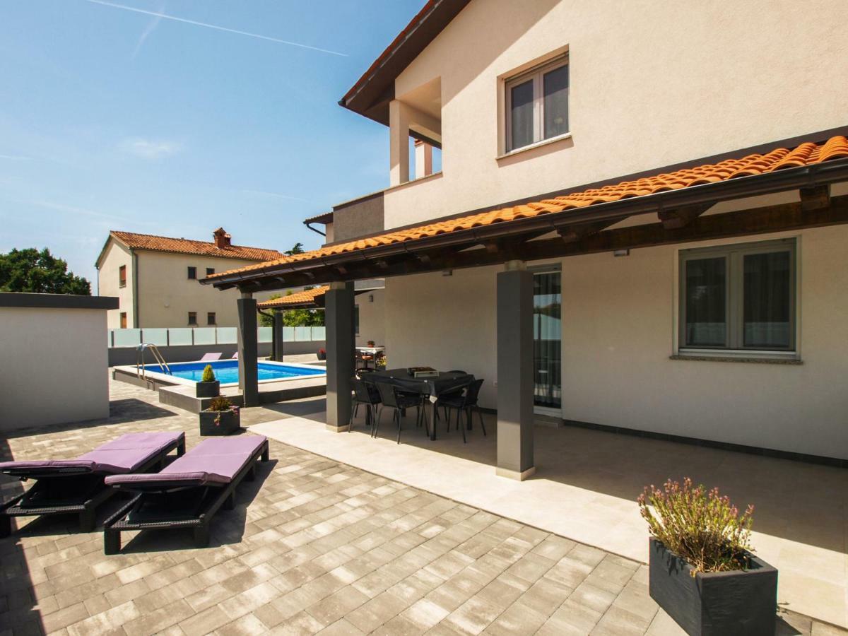 4 Stars Apartments-Pikula Fažana Exteriör bild
