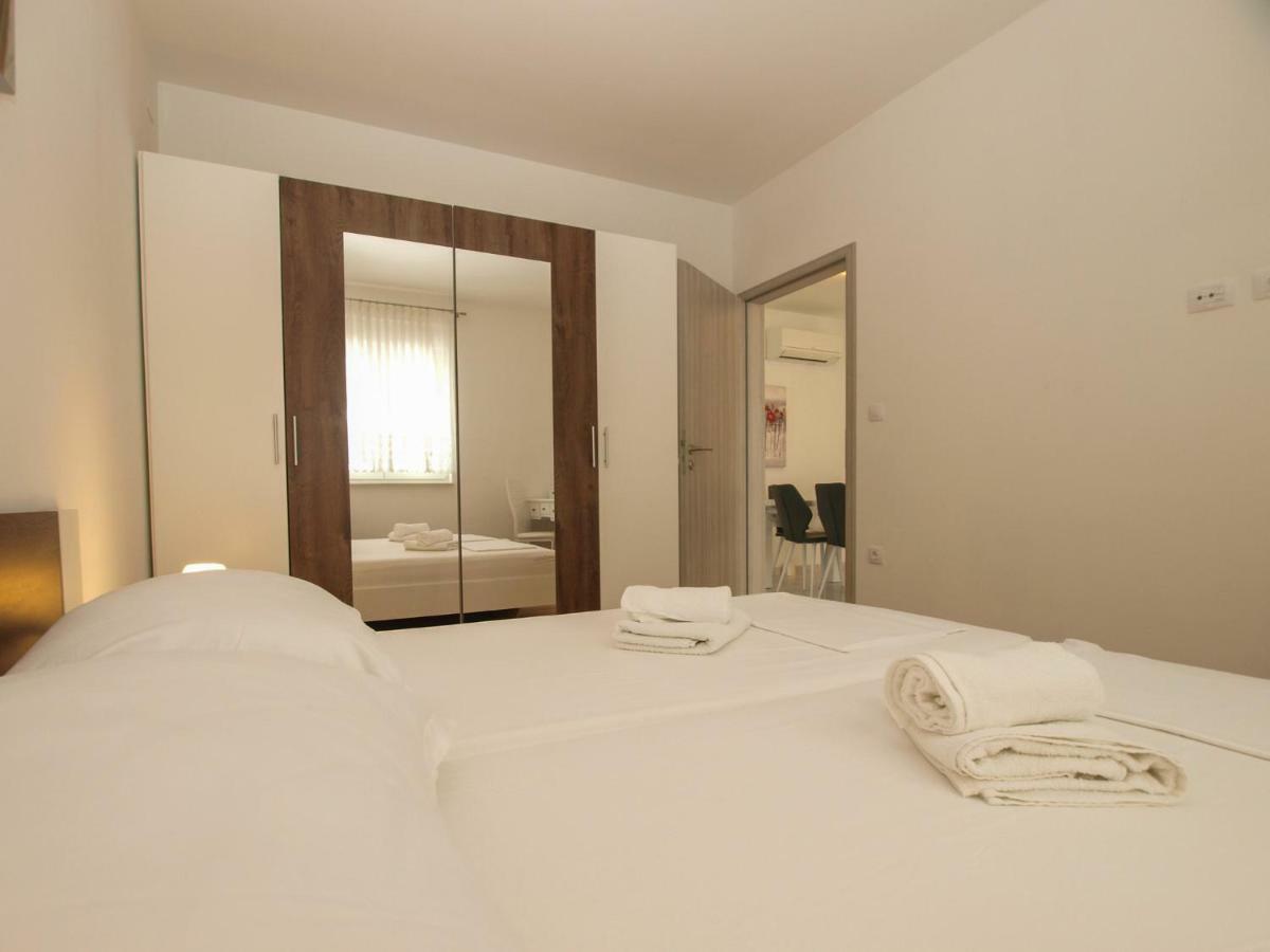4 Stars Apartments-Pikula Fažana Exteriör bild