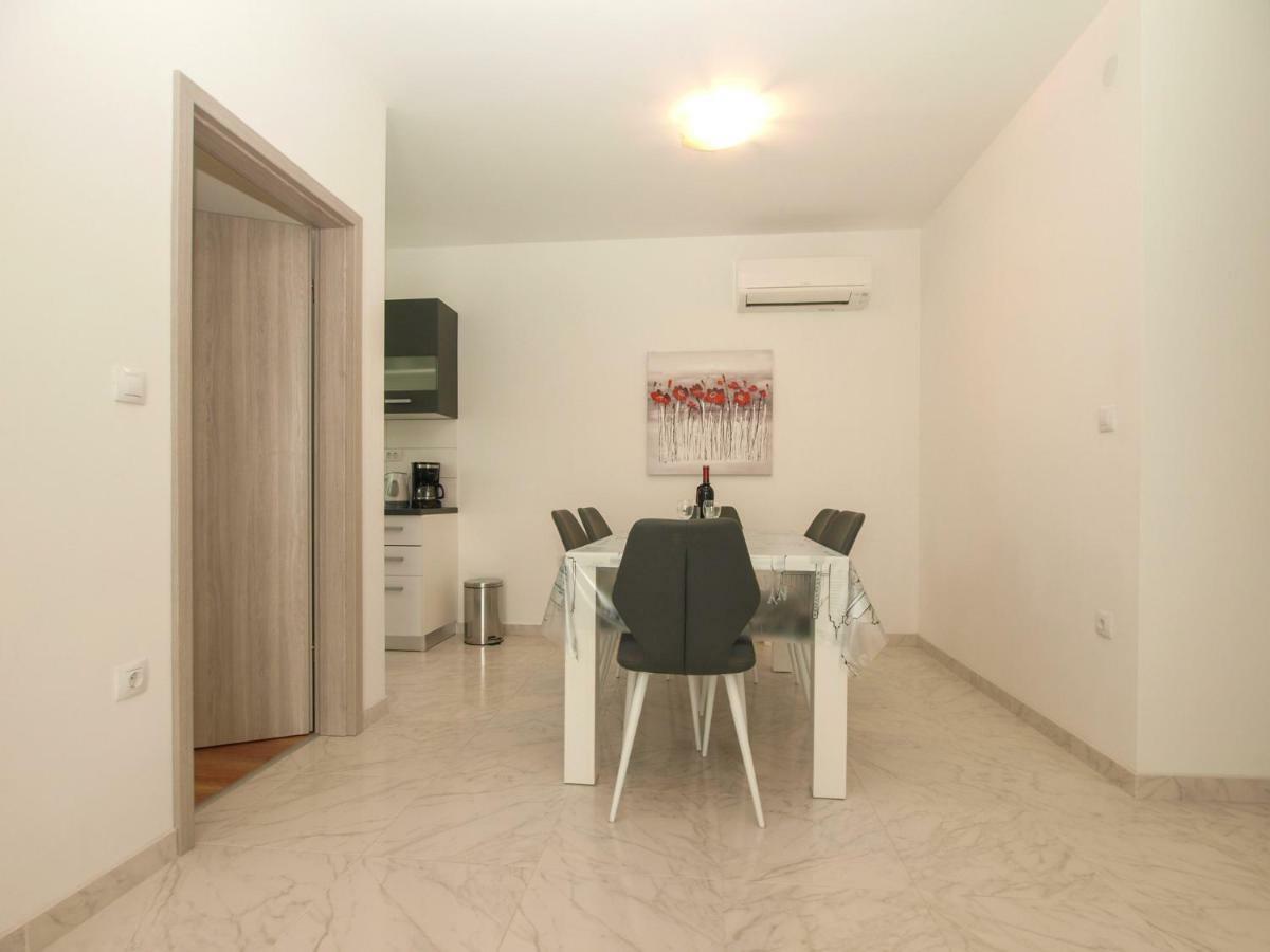 4 Stars Apartments-Pikula Fažana Exteriör bild