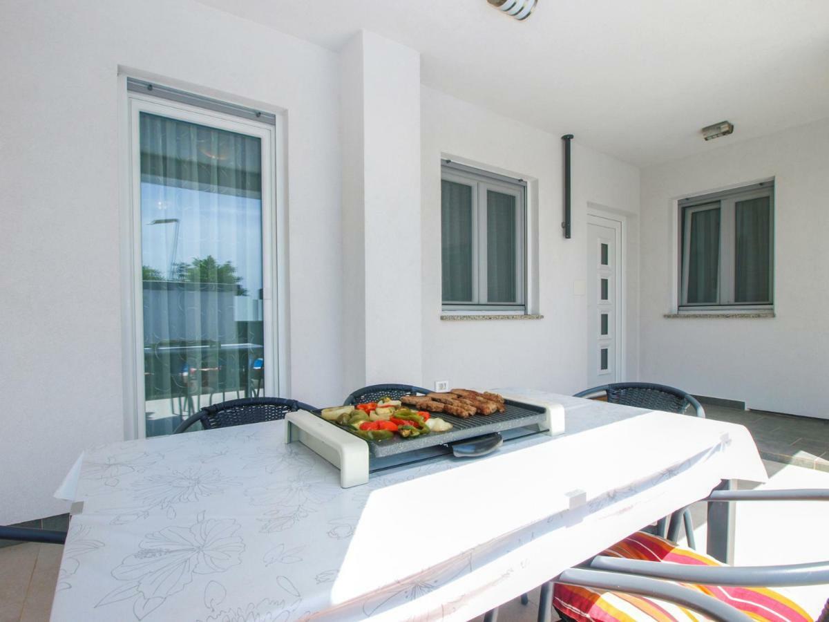 4 Stars Apartments-Pikula Fažana Exteriör bild