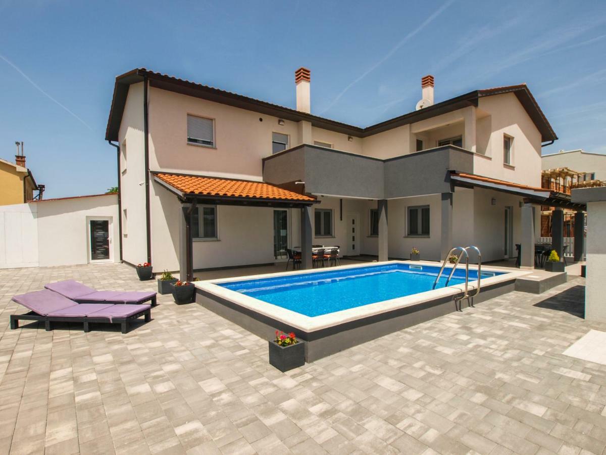 4 Stars Apartments-Pikula Fažana Exteriör bild