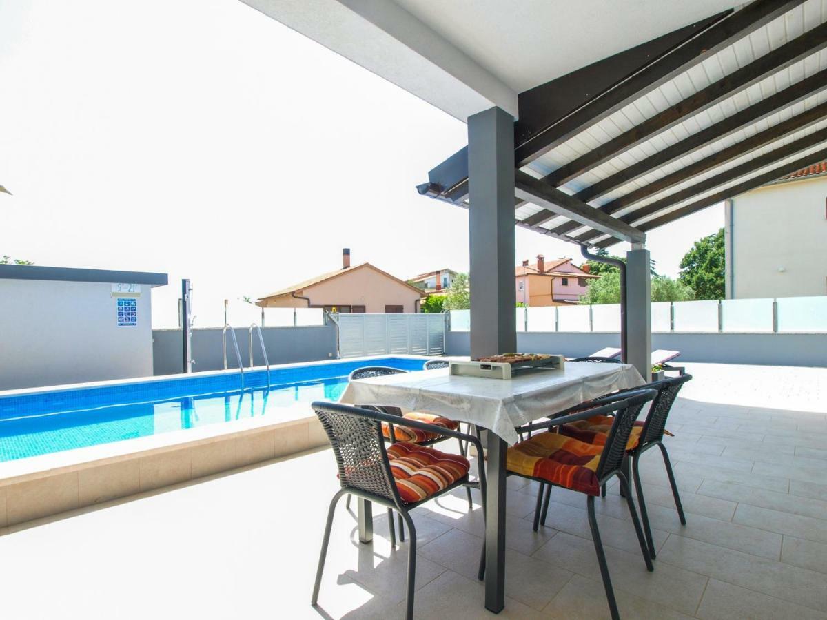 4 Stars Apartments-Pikula Fažana Exteriör bild