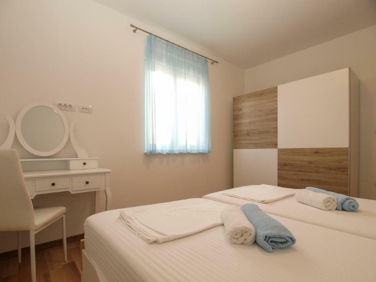 4 Stars Apartments-Pikula Fažana Exteriör bild