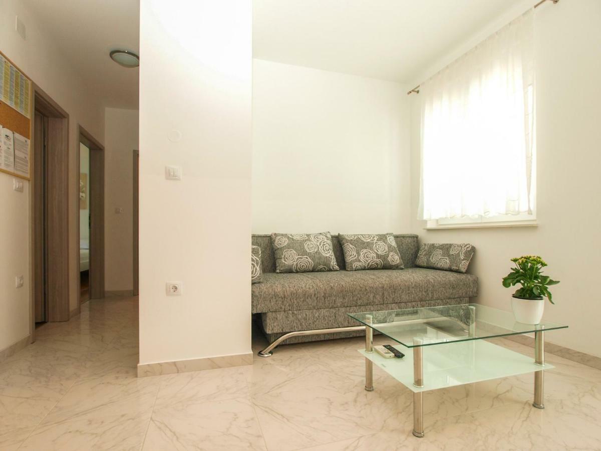 4 Stars Apartments-Pikula Fažana Exteriör bild