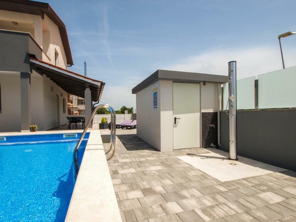 4 Stars Apartments-Pikula Fažana Exteriör bild