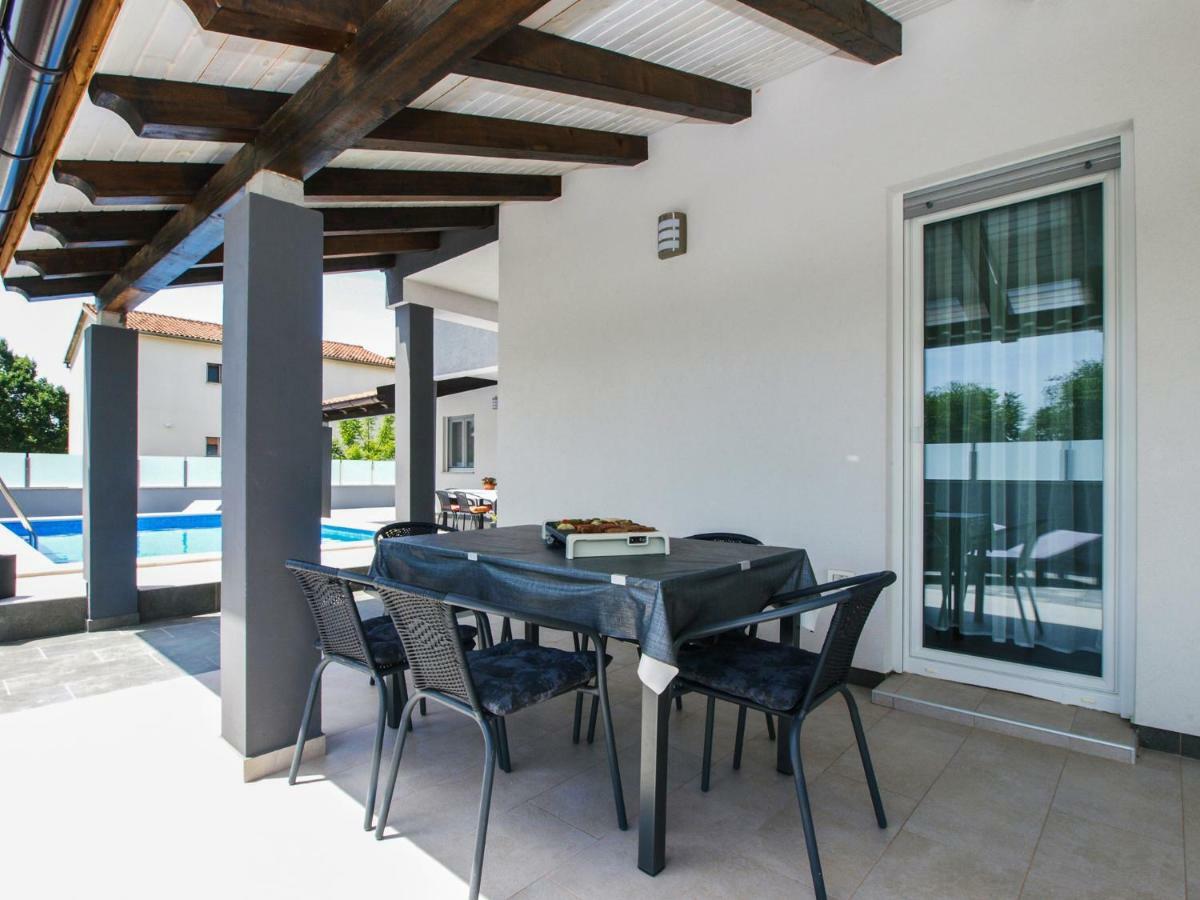 4 Stars Apartments-Pikula Fažana Exteriör bild