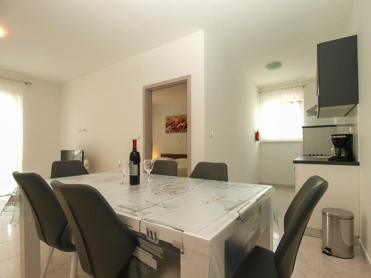 4 Stars Apartments-Pikula Fažana Exteriör bild