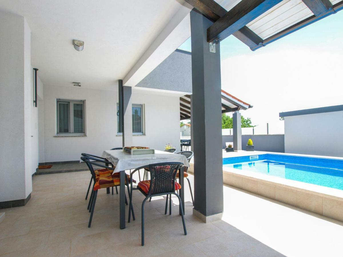 4 Stars Apartments-Pikula Fažana Exteriör bild